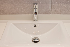 Reforma de baños en zarautz: detalle del lavabo